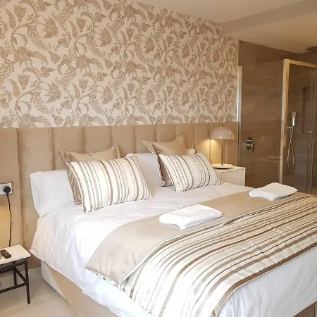 Fabulous In Front Of Sea & Marina With Incredible Views Apartment